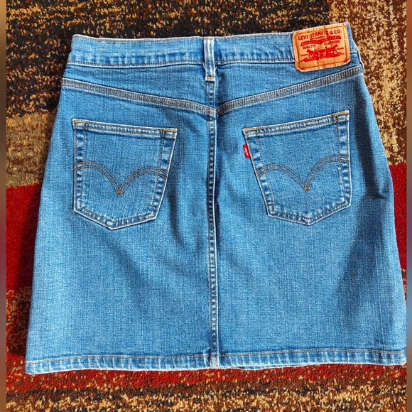 Levi's denim skirt - Picture 2 of 3
